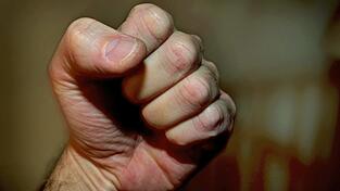 Die beiden Frauen sollen den Mann im Bus attackiert haben. (Symbolbild) Die beiden Frauen sollen den Mann im Bus attackiert haben. (Symbolbild)