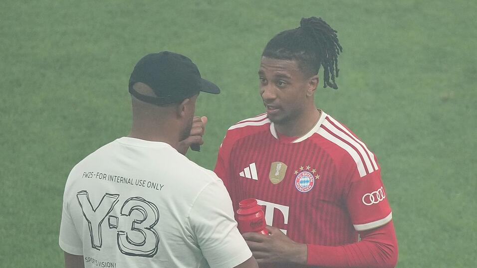 Wie sieht die gemeinsame Zukunft von Bayern-Coach Vincent Kompany (l) und Olise aus? (Archivbild) Wie sieht die gemeinsame Zukunft von Bayern-Coach Vincent Kompany (l) und Olise aus? (Archivbild)