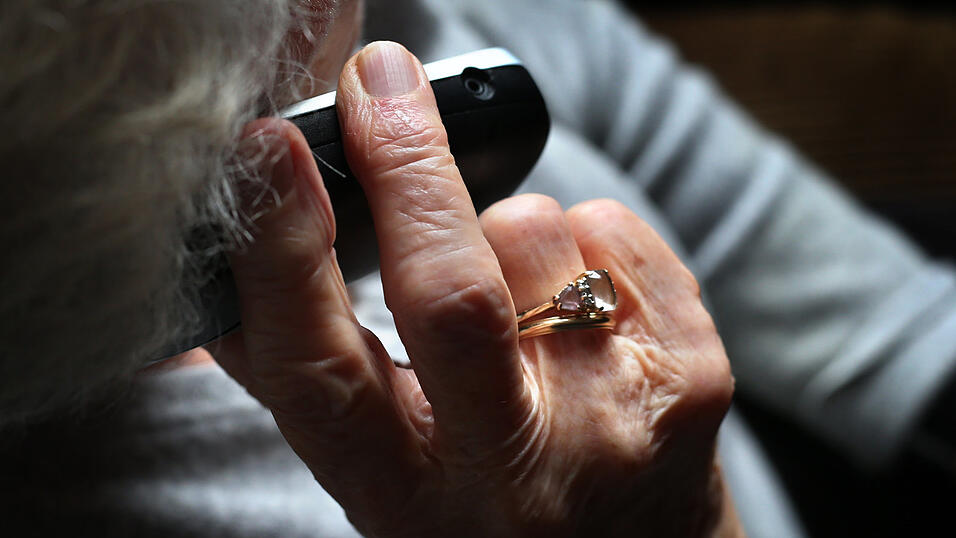 Eine 78-jährige Dame hat am Montag nach einem Schockanruf die Polizei verständigt. (Symbolbild) Eine 78-jährige Dame hat am Montag nach einem Schockanruf die Polizei verständigt. (Symbolbild)