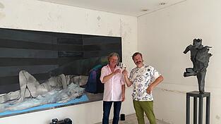 Manfred Heller (links) und Sebastian Lübeck stellten am Wochenende im ehemaligen Restaurant Tokyo aus. Manfred Heller (links) und Sebastian Lübeck stellten am Wochenende im ehemaligen Restaurant Tokyo aus.