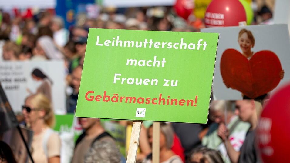 Kommerzialisierung des Kinderkriegens ist für viele Gegnerinnen und Gegner der Leihmutterschaft ein wichtiger Punkt. (Archivbild) Kommerzialisierung des Kinderkriegens ist für viele Gegnerinnen und Gegner der Leihmutterschaft ein wichtiger Punkt. (Archivbild)