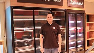 Severin Kammerl in seinem Smartstore f&uuml;r Fleisch und Wurst in Niederwinkling. Am Samstag, 11. April, ist Er&ouml;ffnung, dann werden die Theken und K&uuml;hlschr&auml;nke gef&uuml;llt sein. &bdquo;In gewohnter Kammerl-Qualit&auml;t.&ldquo;