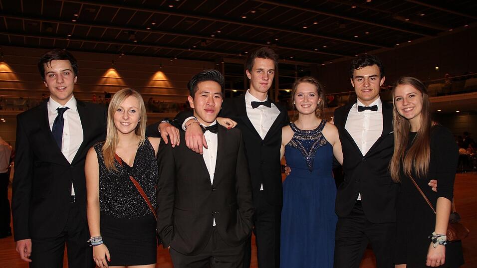 Die Bilder vom Abschlussball der Tanzschule Seidel in der Fraunhofer-Halle am 28. November. Die Bilder vom Abschlussball der Tanzschule Seidel in der Fraunhofer-Halle am 28. November.