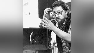 Der Regisseur und Filmproduzent Rainer Werner Fassbinder bei Dreharbeiten zu 'Lola' 1981. Sein Vermächtnis: über 40 Spielfilme.
