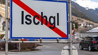 Ein Ortsschild steht am Ausgang der Ortschaft Ischgl. Foto: Jakob Gruber/APA/dpa/Archivbild