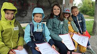 Quirin (11) (v.l.), Valentin (7), Lea (10), Theresa (7) und Veronika (7) waren als Ferien-Lokalreporter unterwegs. Quirin (11) (v.l.), Valentin (7), Lea (10), Theresa (7) und Veronika (7) waren als Ferien-Lokalreporter unterwegs.