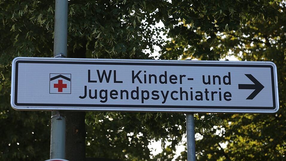 Grund für den Unterbringungsbeschluss war nach dpa-Informationen, dass die 13-Jährige islamistische Gewaltfantasien geäußert hatte. Grund für den Unterbringungsbeschluss war nach dpa-Informationen, dass die 13-Jährige islamistische Gewaltfantasien geäußert hatte.