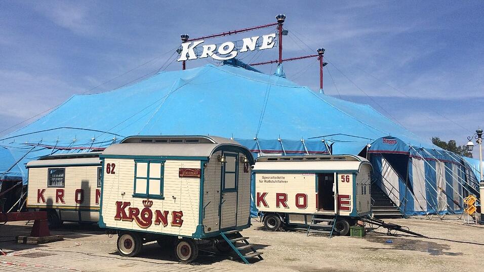 Bis zum 17. Mai gastiert der Circus Krone in Straubing. Wir haben uns angeschaut, wie es hinter den Kulissen aussieht. Bis zum 17. Mai gastiert der Circus Krone in Straubing. Wir haben uns angeschaut, wie es hinter den Kulissen aussieht.