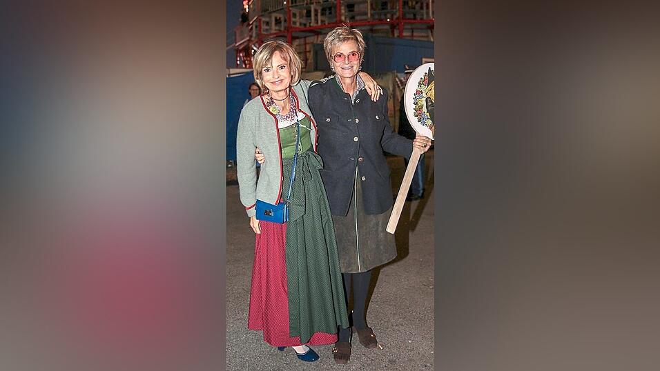 Maya von Sch&ouml;nburg-Glauchau (l.) hat noch vor dreieinhalb Monaten mit Schwester Gloria von Thurn und Taxis auf der Wiesn gro&szlig; gefeiert.