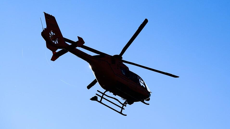 Kurz nach dem Unfall ist ein Rettungshubschrauber ausger&uuml;ckt. (Symbolbild)