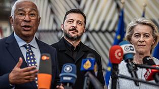 EU-Ratspräsident sorgt mit seiner Russland-Initiative für das Gesprächsthema Nummer eins beim Gipfel. EU-Ratspräsident sorgt mit seiner Russland-Initiative für das Gesprächsthema Nummer eins beim Gipfel.