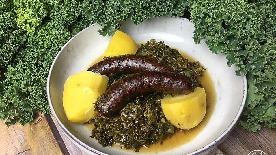 Grünkohl mit Pinkel (gemeint sind dabei geräucherte Grützwürste) ist vor allem in Norddeutschland ein Klassiker. Grünkohl mit Pinkel (gemeint sind dabei geräucherte Grützwürste) ist vor allem in Norddeutschland ein Klassiker.