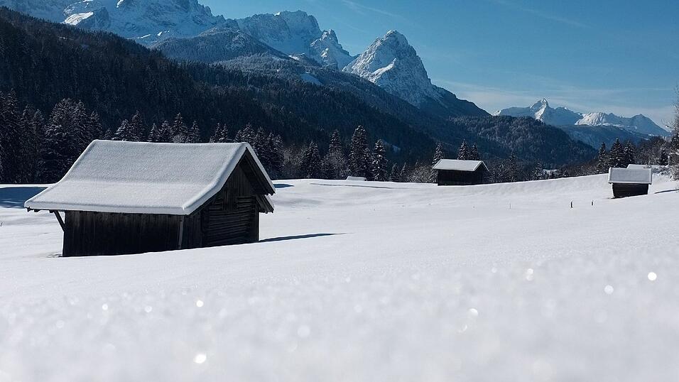 Skiungl&uuml;ck in den Allg&auml;uer Alpen. Dort ist am Dienstagabend ein Mann durch eine Lawine ums Leben gekommen. (Symbolbild)