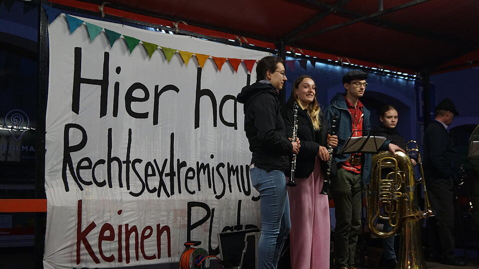 Privatleute sowie Vertreter von Kirchen und Vereinen waren mit dabei.&nbsp;