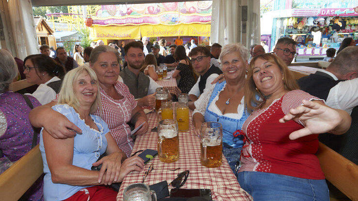 Die Partybilder vom Samstag, 9. August, aus dem Festzelt Lechner. Die Partybilder vom Samstag, 9. August, aus dem Festzelt Lechner.