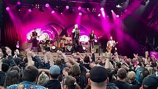 „Dieses Konzert hätte deutlich mehr als 700 Besucher verdient gehabt“, sagt Veranstalter Christoph Jung zum Auftritt der Mittelalter-Rockband dArtagnan, die ihn zum Abschluss von Lasona restlos begeisterte.