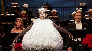 Julia Sturzlbaum, Peter Neustifter (hier als Schaf) und Alexander Grassauer Julia Sturzlbaum, Peter Neustifter (hier als Schaf) und Alexander Grassauer