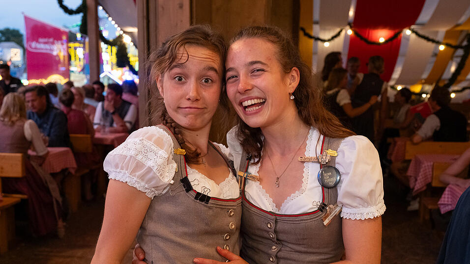 Die Partybilder vom Sonntag, 13. August 2023, aus dem Festzelt Krönner. Die Partybilder vom Sonntag, 13. August 2023, aus dem Festzelt Krönner.