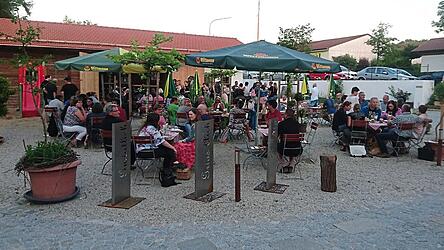 Gut besucht war auch das zweite Benefizkonzert 2017 im Biergarten vom Forstnerwirt.