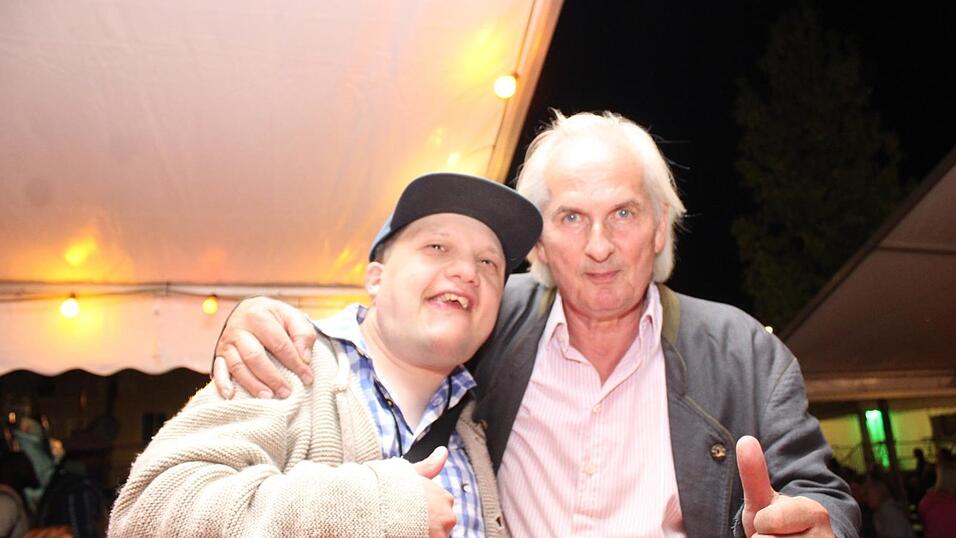 Viele Landshuter genossen ihren Freitagabend auf dem Bismarckplatzfest.