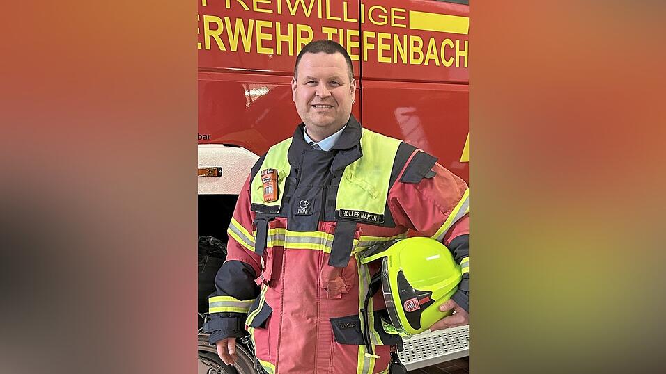 Seit 2009 ist Martin Holler Kommandant der Freiwilligen Feuerwehr Tiefenbach. Demn&auml;chst wird er au&szlig;erdem den Posten des Kreisbrandmeisters f&uuml;r den Bereich Tiefenbach &uuml;bernehmen. Daf&uuml;r muss er noch den Verbandsf&uuml;hrerlehrgang absolvieren.
