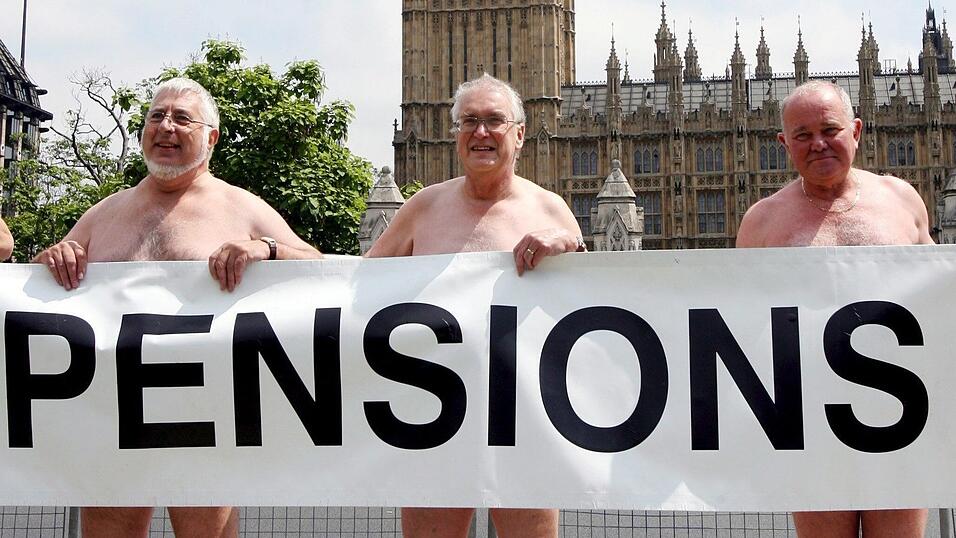 Britische Pensionäre protestierten in der Vergangegnheit mehrfach gegen Rentenreformen durch Regierung. Britische Pensionäre protestierten in der Vergangegnheit mehrfach gegen Rentenreformen durch Regierung.
