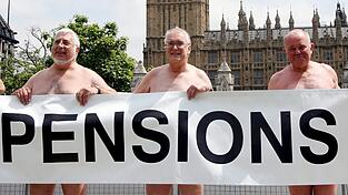 Britische Pensionäre protestierten in der Vergangegnheit mehrfach gegen Rentenreformen durch Regierung.