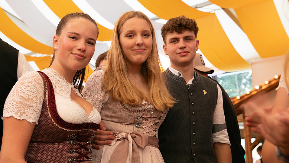 Das sind die Partybilder vom Dienstag, 12. August, aus dem Festzelt Nothaft. Das sind die Partybilder vom Dienstag, 12. August, aus dem Festzelt Nothaft.
