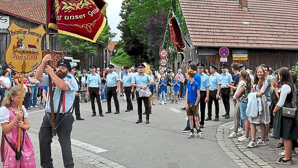 Viele Zuschauer kamen zum Umzug. Viele Zuschauer kamen zum Umzug.