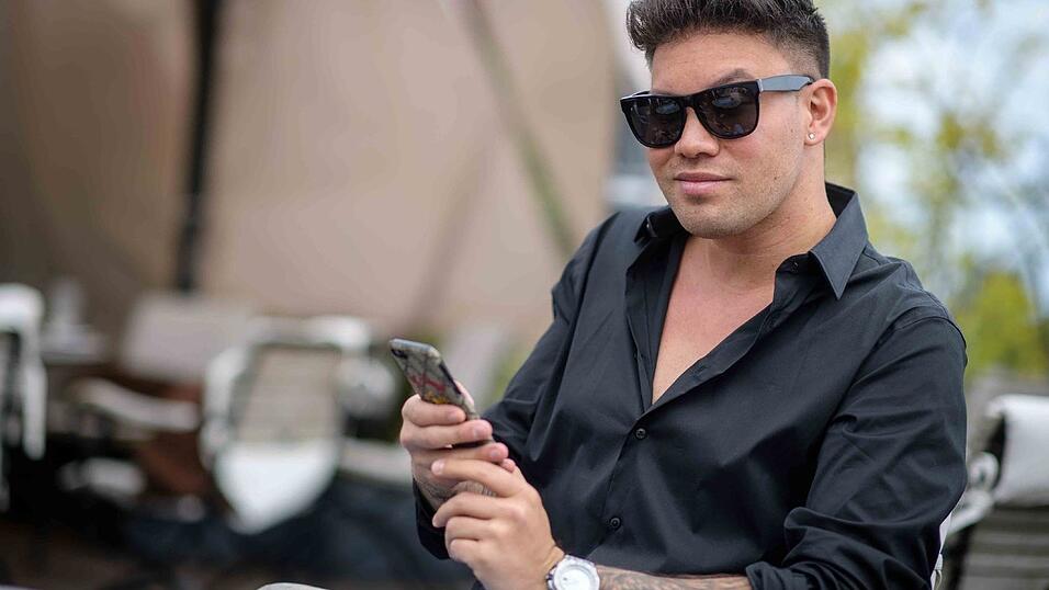 Rapper Kay One gastierte am Samstag in der Diskothek Rezolut in Simbach in Niederbayern. Das sorgte mitunter für tumultartige Szenen. Rapper Kay One gastierte am Samstag in der Diskothek Rezolut in Simbach in Niederbayern. Das sorgte mitunter für tumultartige Szenen.