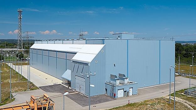 Das Brennelemente-Zwischenlager Isar - hier sind derzeit 95 Beh&auml;lter mit hochradioaktiven Abf&auml;llen eingelagert.