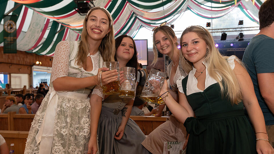 Die Partybilder vom Sonntag, 11. August 2024, aus dem Festzelt Weckmann. Die Partybilder vom Sonntag, 11. August 2024, aus dem Festzelt Weckmann.