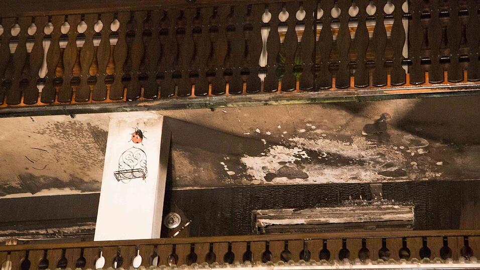 Bei einem Brand in Moosthenning im Landkreis Dingolfing-Landau wurde eine 91-J&auml;hrige lebensgef&auml;hrlich verletzt.