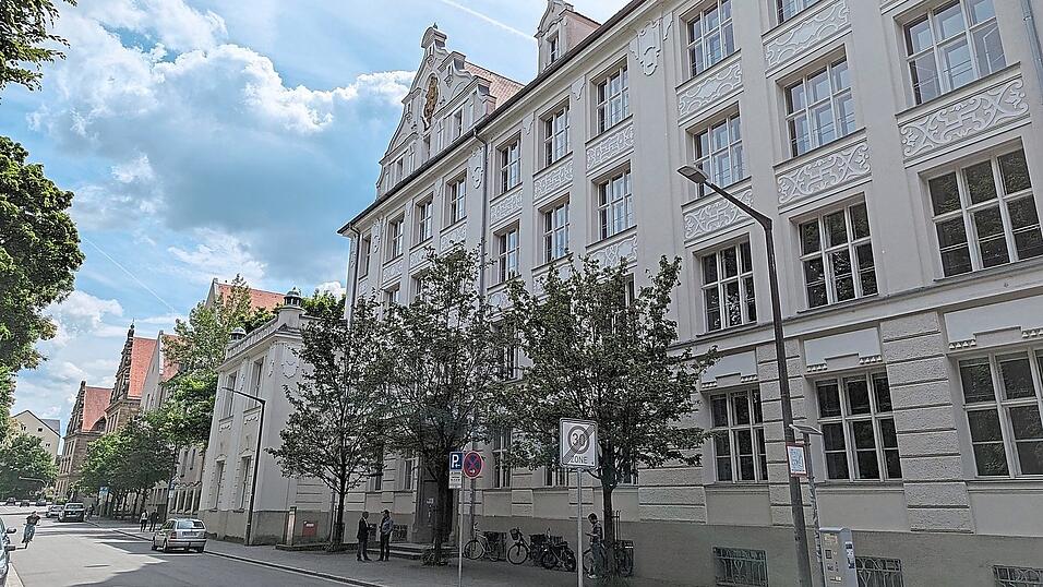 Am Landgericht in der Augustenstra&szlig;e laufen immer komplexere F&auml;lle auf, die die Richter zunehmend auch Grenzen aufzeigen. Einzelne Prozesse binden ganze Strafkammern teils &uuml;ber Monate.