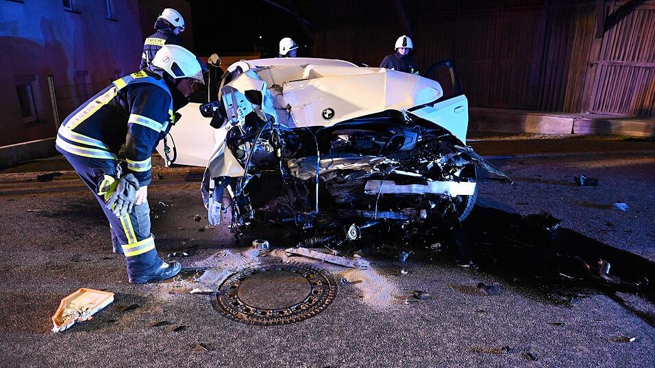Die Polizei stellte beim Autofahrer deutliche Alkoholisierung fest. Die Polizei stellte beim Autofahrer deutliche Alkoholisierung fest.