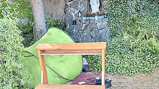 Nachtruhe im Schutzbereich der Gottesmutter: Eine Dame hatte auf dem Further Friedhof vor der Mariengrotte für mindestens zwei Tage ihr Nachtlager aufgeschlagen, so groß ist anscheinend die Hotelzimmernot in Furth. Nachtruhe im Schutzbereich der Gottesmutter: Eine Dame hatte auf dem Further Friedhof vor der Mariengrotte für mindestens zwei Tage ihr Nachtlager aufgeschlagen, so groß ist anscheinend die Hotelzimmernot in Furth.