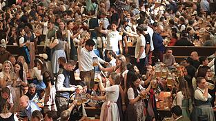 Millionen Besucher aus aller Welt kommen alljährlich auf das Oktoberfest (Archivfoto).