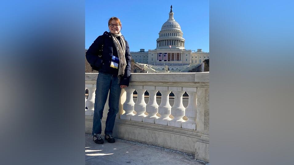 Magdalena Jobst vor dem Kapitol in Washington, hier hat der Kongress seinen Sitz. 