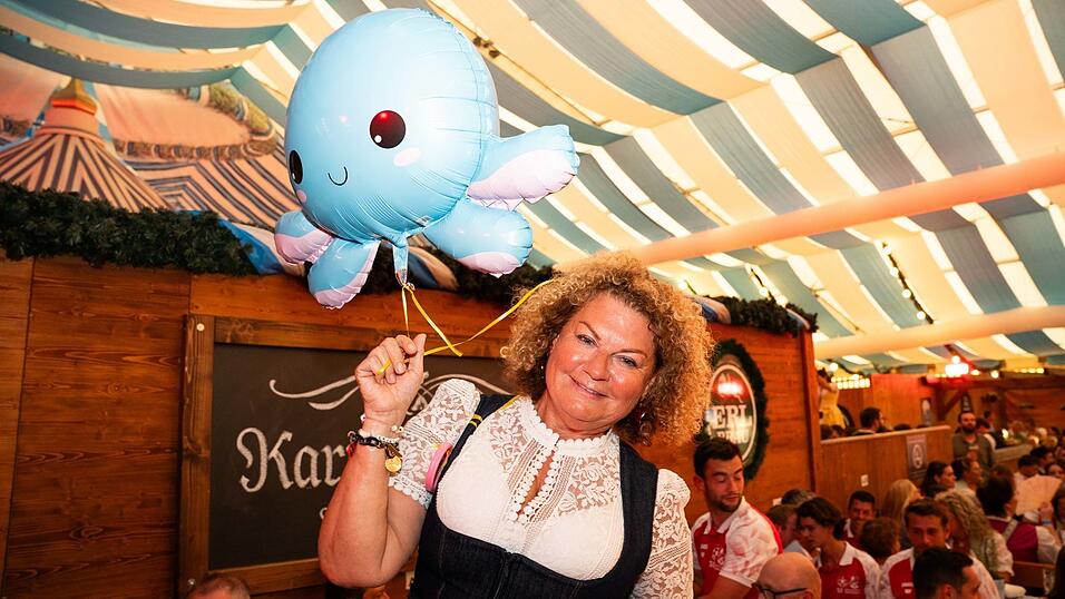 Die Partybilder vom Samstag, 15. August, aus dem Festzelt Wenisch. Die Partybilder vom Samstag, 15. August, aus dem Festzelt Wenisch.