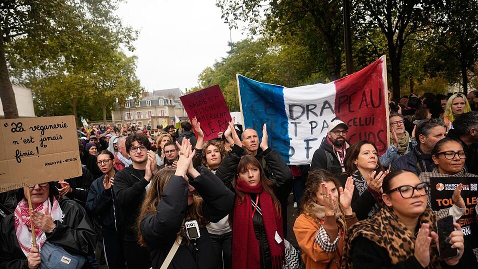 Laut Präfektur waren rund 13.000 Demonstrierende auf den Straßen von Orléans. Laut Präfektur waren rund 13.000 Demonstrierende auf den Straßen von Orléans.
