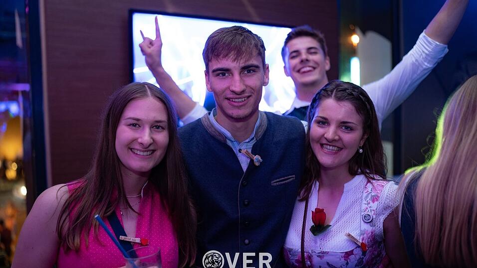 Auch am zweiten Volksfestfreitag schauten viele G&auml;ste im Overtime vorbei.