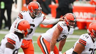 Baker Mayfield (2. v. l.) hat die Cleveland Browns zum ersten Mal seit 2002 wieder in die NFL-Playoffs geführt.