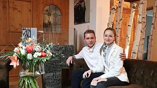 Haben allen Grund zur Freude: Daniel Klein und Josefine Noke haben es mit ihrem KOOK 36 in den Guide Michelin geschafft. Haben allen Grund zur Freude: Daniel Klein und Josefine Noke haben es mit ihrem KOOK 36 in den Guide Michelin geschafft.