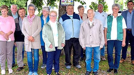 Geehrte Vereinsmitglieder mit Vorsitzender und Bürgermeister Andreas Urban.