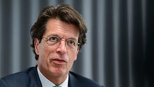 Schaeffler-Vorstandschef Klaus Rosenfeld sieht gegenseitige wirtschaftliche Abhängigkeiten von China und Europa. Schaeffler-Vorstandschef Klaus Rosenfeld sieht gegenseitige wirtschaftliche Abhängigkeiten von China und Europa.