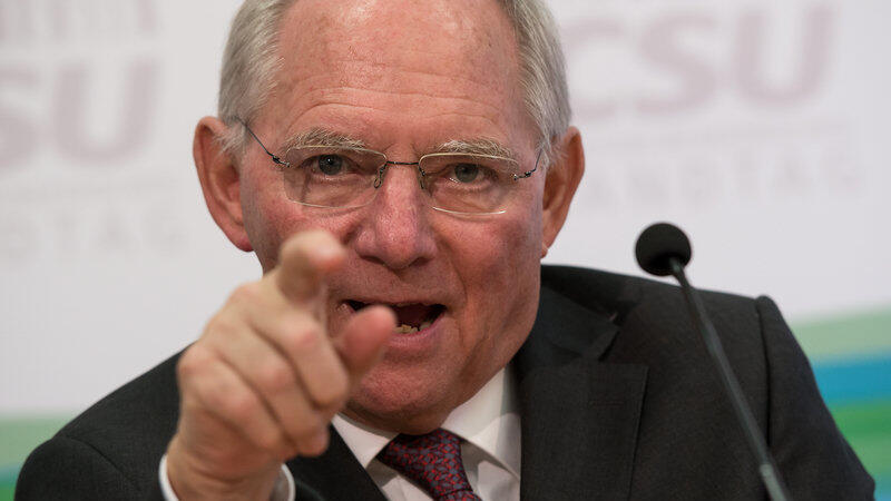 Nach der Aufdeckung Hunderttausender anonymer Briefkastenfirmen in Panama legt Finanzminister Wolfgang Sch&auml;uble einen Zehn-Punkte-Plan im Kampf gegen Steuerbetrug und Geldw&auml;sche vor.