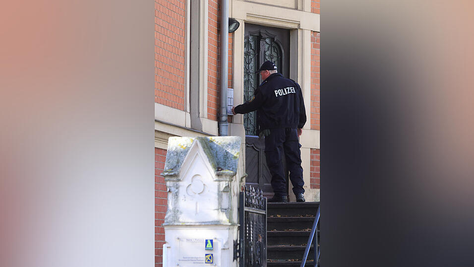 Ist der Polizist echt? Im Zweifel einfach die Tür zu lassen. 