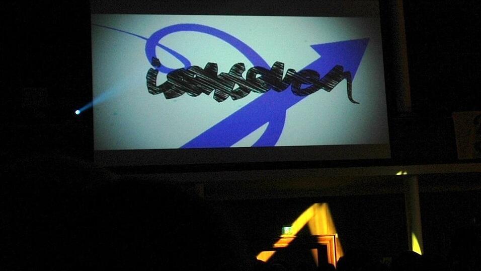 Rund 4000 Boarderfreunde feierten bei der Weltpremiere des neuesten Films von Isenseven, 'Let's go get lost' in M&uuml;nchen.