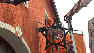 Die Mitarbeiter des Simbacher Bauhofs haben in diesen Tagen viel zu tun, damit am 29. November alles passt. Die Mitarbeiter des Simbacher Bauhofs haben in diesen Tagen viel zu tun, damit am 29. November alles passt.