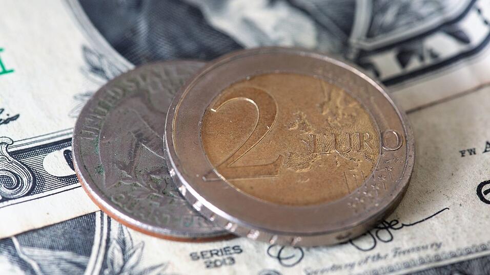 Der Euro hat zum Dollar stark zugelegt - eine Gefahr f&uuml;r deutsche Exporteure (Archivbild)